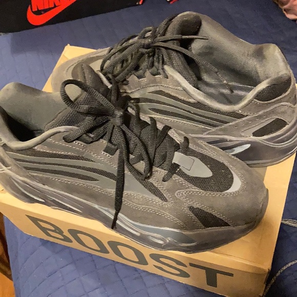 Adidas Yeezy boost 700 V2 Vanta Men’s
